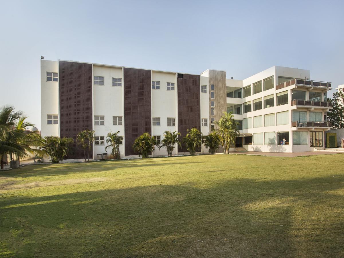 Oyo 14068 Rendezvous Resorts Aurangabad  Ngoại thất bức ảnh